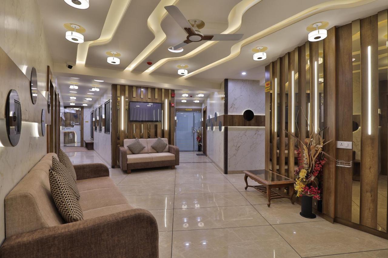 Rest Inn Dormitory Vadodara Buitenkant foto
